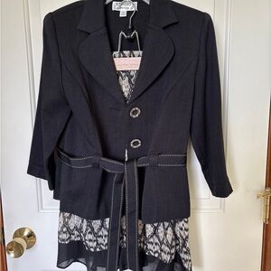 Studio I Black Blazer with Tailored Silhouette